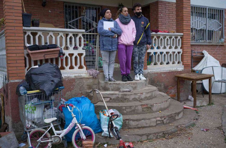 The ‘residents’ of a Spanish housing estate fight eviction